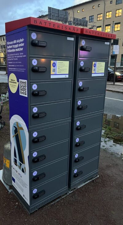 Batteriskåp för elcykelbatterier vid Scandinavium i Göteborg