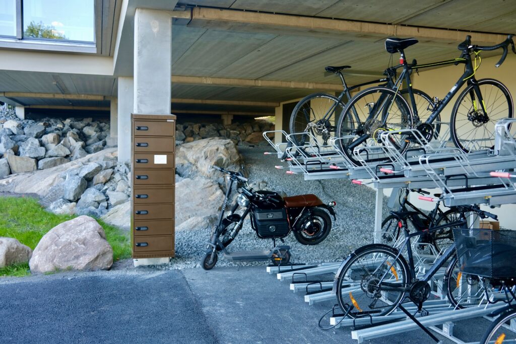 CBAT8 i brun kulör Laddskåp cykelbatteri